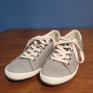 Taos Star Lace-Up Sneakers